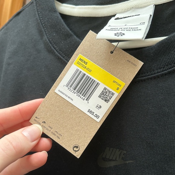 NWT Nike Sportswear Style Essentials Short Sleeve Shirt - Picture 4 of 6